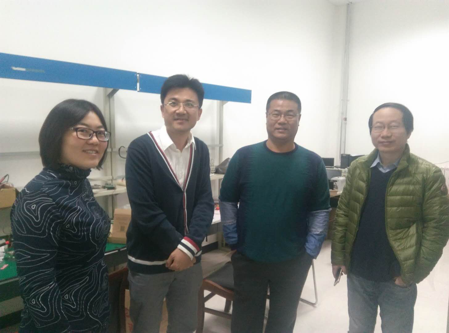 孙立博士、王晓璨博士参观木瓜视频电气工程系实验室
