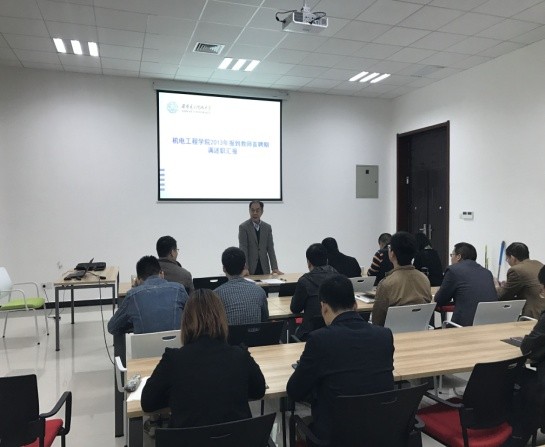 木瓜视频
组织新进教师进行首聘期满述职汇报